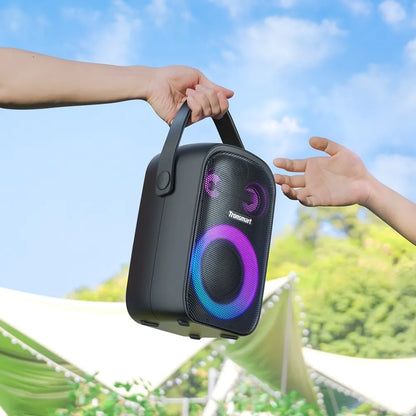 Parlante Bluetooth Tronsmart Halo 100 con sonido potente, bajos marcados y luces RGB. Ideal para fiestas, reuniones y eventos.